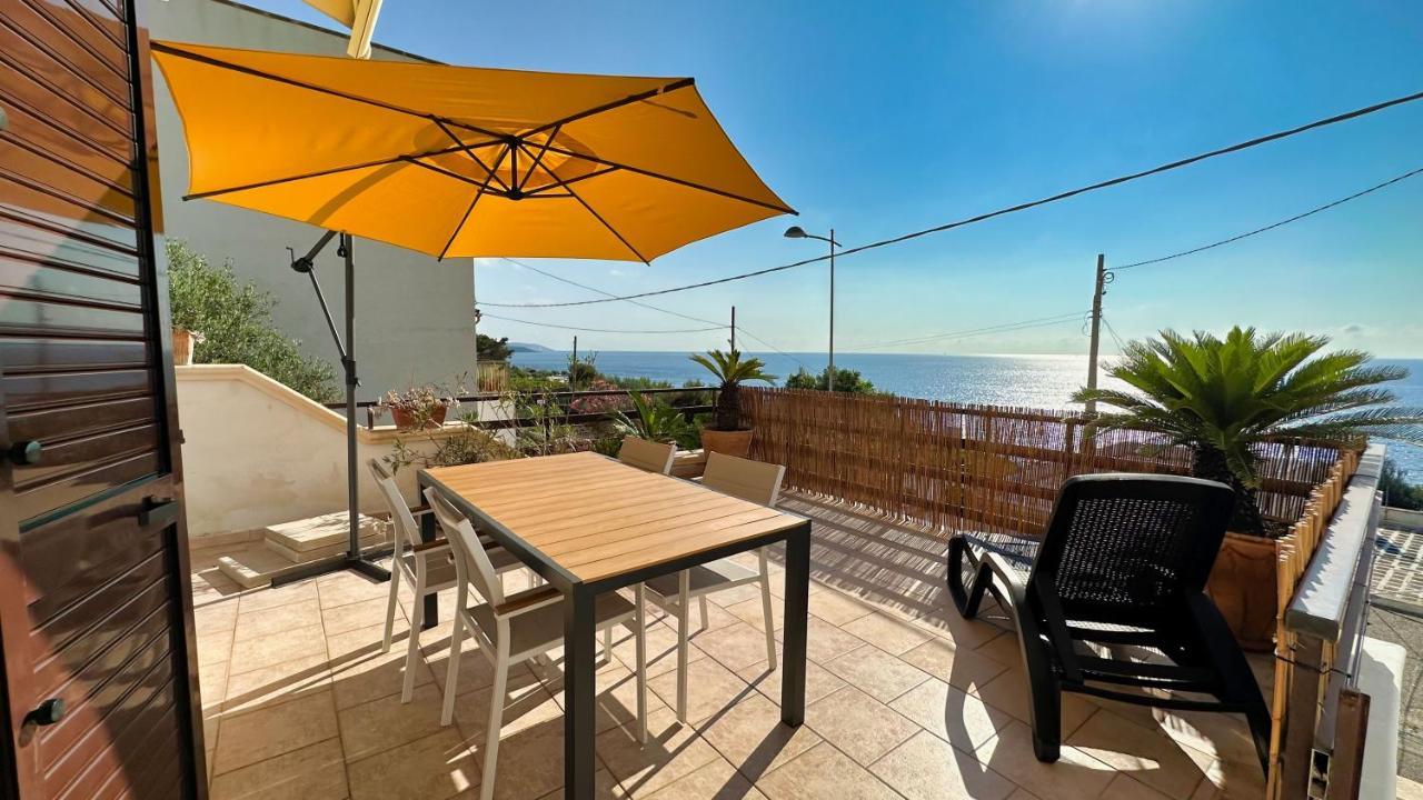הוילה Marina Di Andrano - Alisso, Casa Vista Mare Con Parcheggio Privato E Wifi מראה חיצוני תמונה
